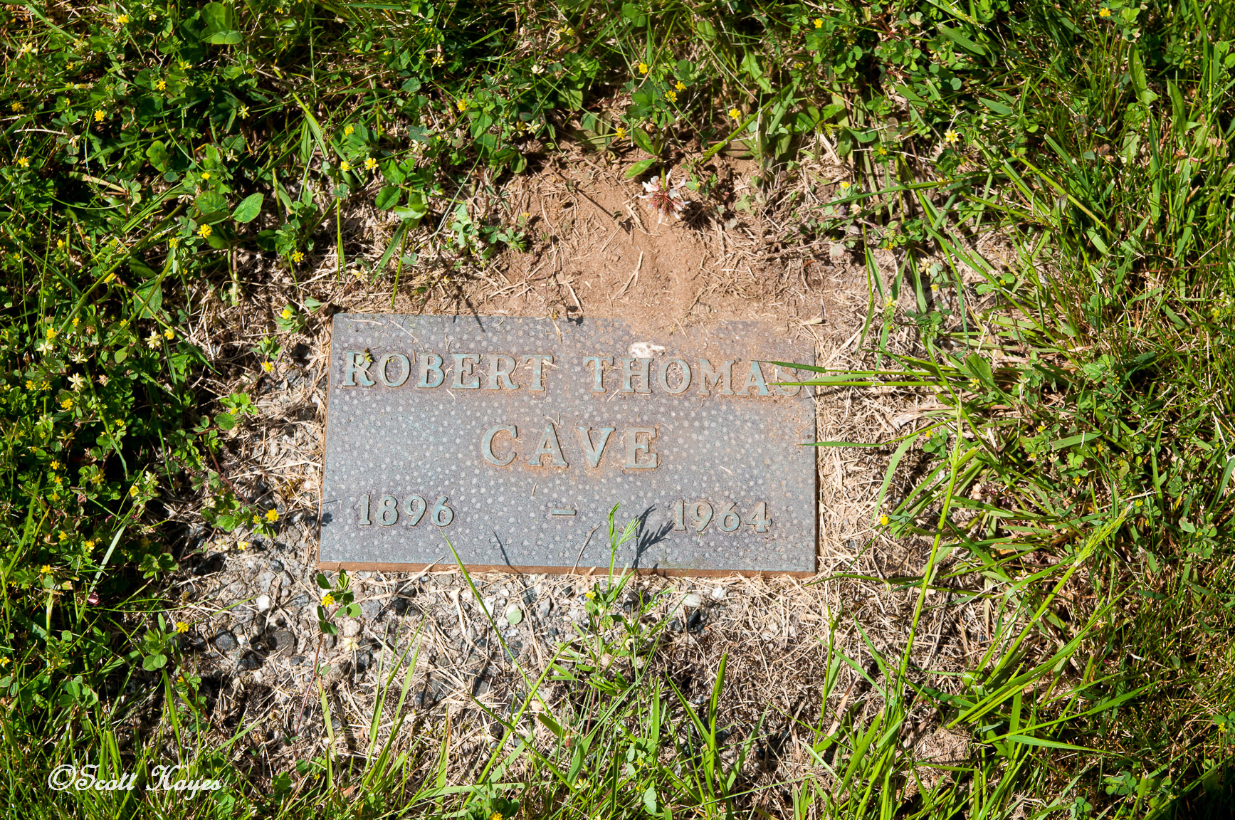 Photo of headstones/Robert Thomas Cave 1896-1964 hdstn Maple Ridge cem Vancouver